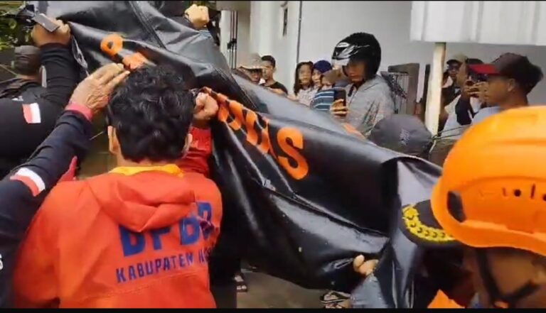 Hanyut di Anak Sungai Perak Kudus