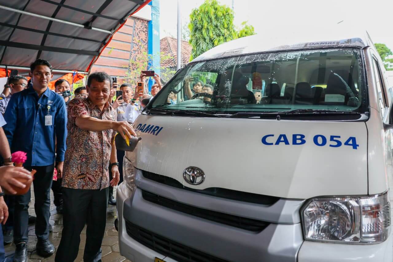 Bus DAMRI Karimunjawa