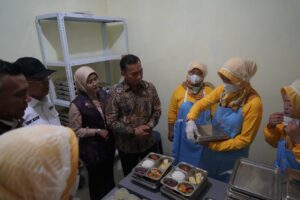 Menteri Wihaji Tinjau Penyaluran MBG 3B
