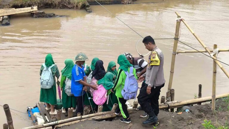Jembatan Roboh di Mangkang Wetan