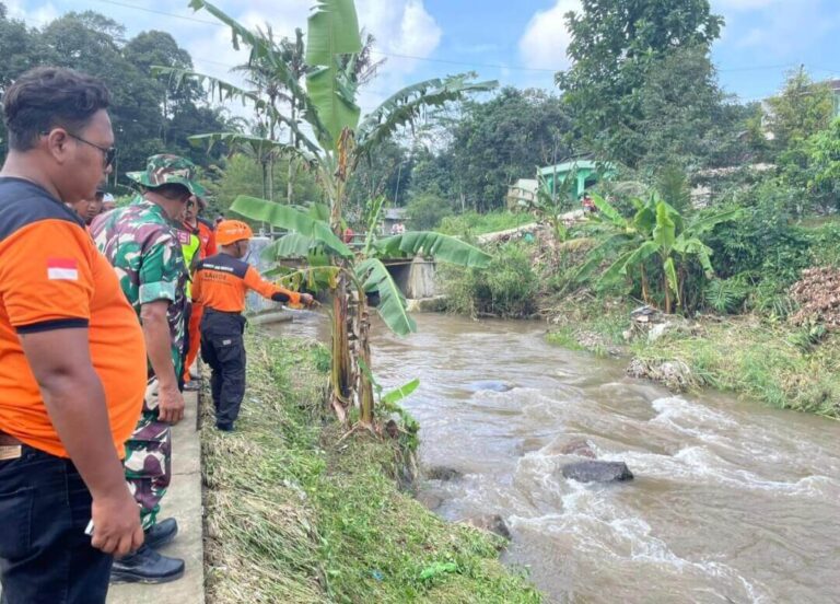 Remaja Hanyut di Sungai Karangmalang Mijen