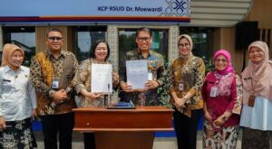 Bank Jateng Resmikan KCP di RSUD dr. Moewardi, Serahkan Bantuan Ambulans