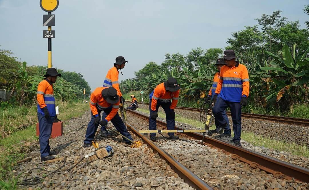 Perawatan Jalur KA