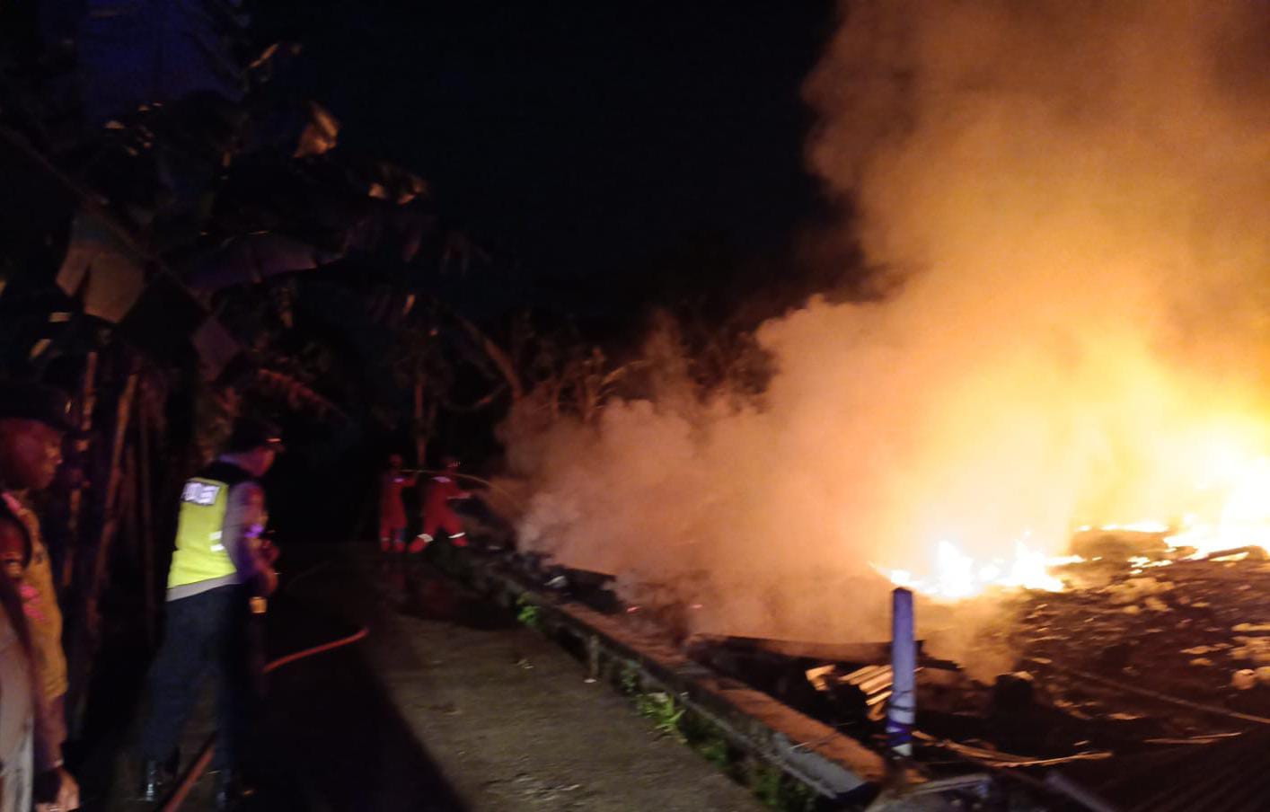Kebakaran Gudang Rosok di Bergas