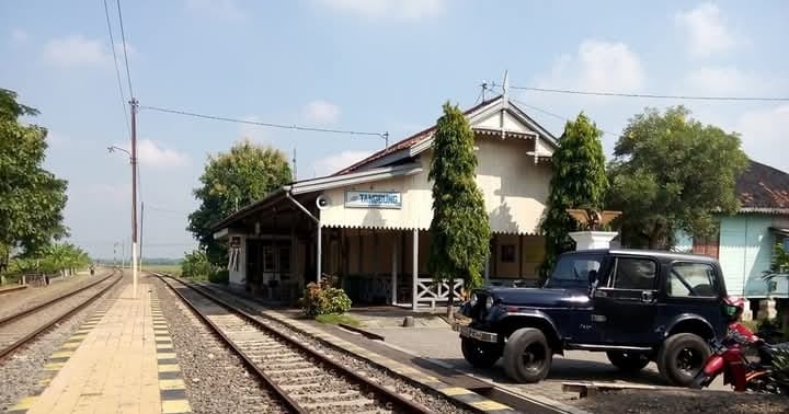 Stasiun KA Tanggung