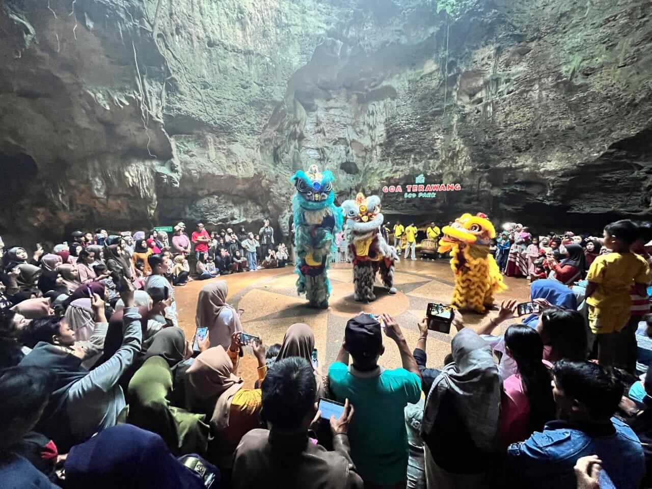 Perayaan Imlek di Goa Terawang Ecopark