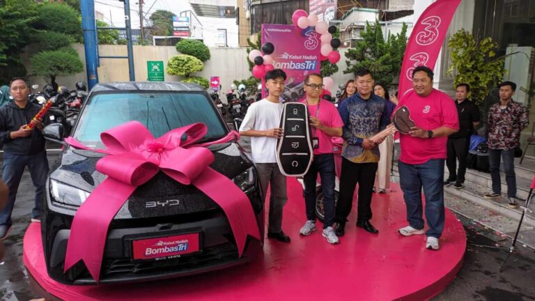 Penyerahan hadiah Grand Prize BYD Atto Dynamic