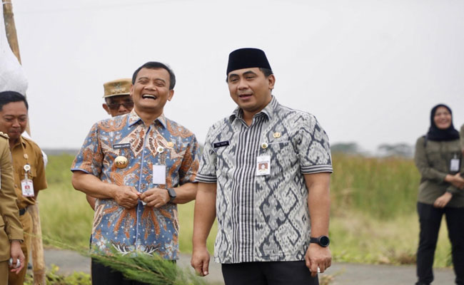 Setahun Holopis Kuntul Baris