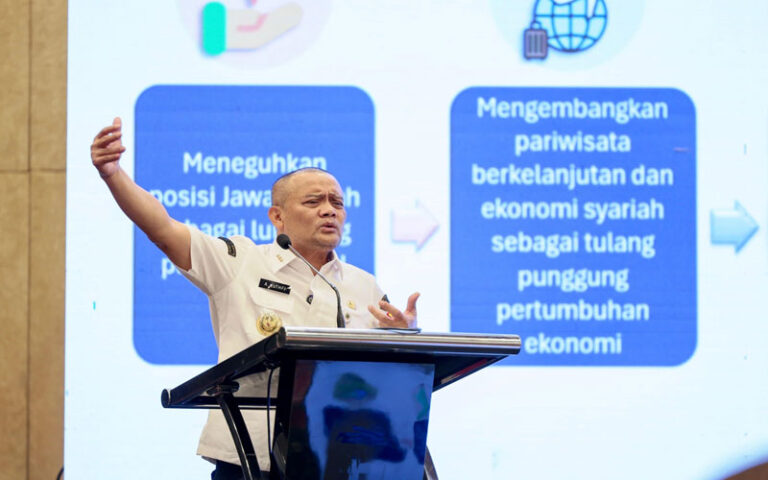 Cek Lokasi Tanah Gerak di Tegal, Gubernur Ahmad Luthfi Kucurkan Bantuan Rp 210 Juta