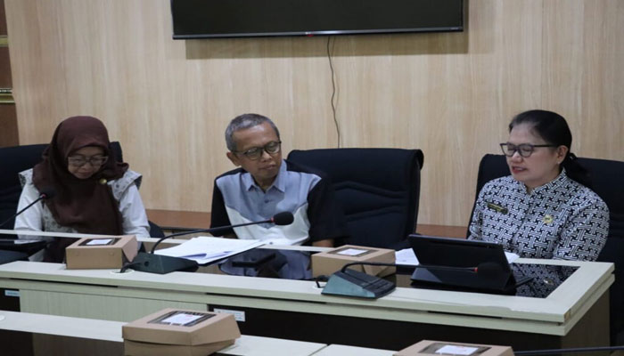 Komisi C DPRD Provinsi Jateng berdiskusi dengan BPKA DI Yogyakarta, Jumat (6/2) lalu, membahas soal pengembangan BUMD. [Foto: Dok Humas]