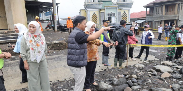 Komisi E DPRD Provinsi Jateng meninjau lokasi banjir di Kecamatan Pulosari Kabupaten Pemalang, Rabu (4/2/2026). [Foto: Dok Humas]