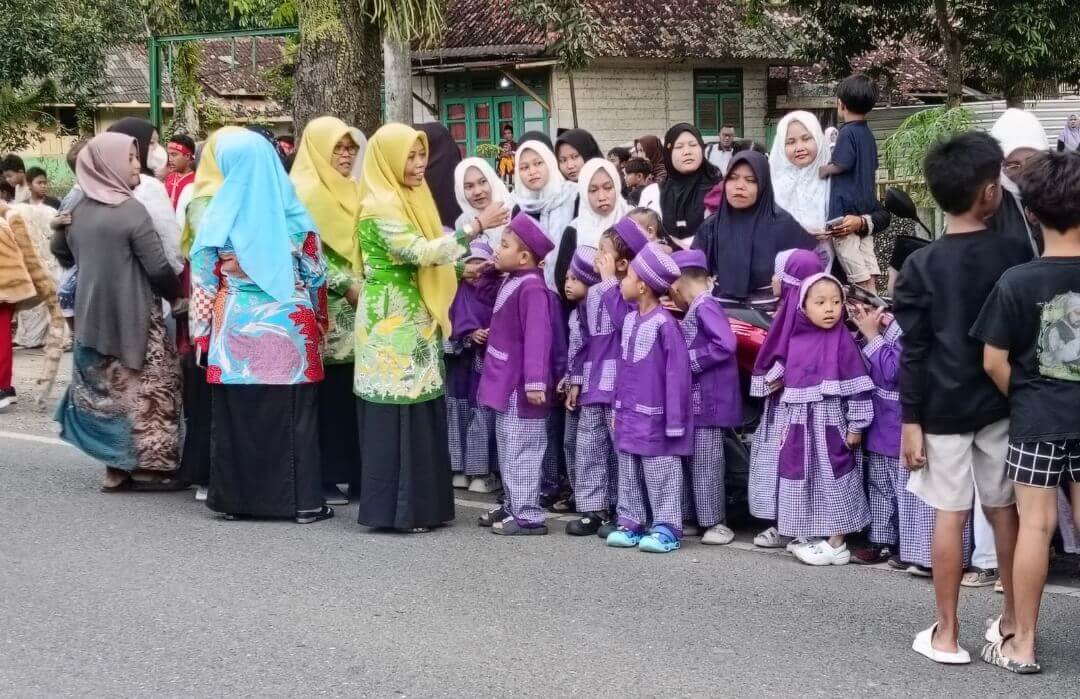 Perhutani Kebonharjo Berbagi Takjil Gratis