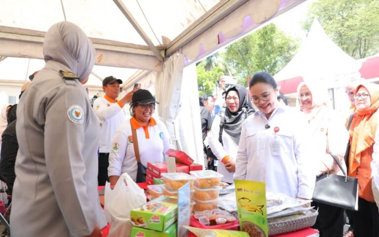 Agustina Buka Bazar Ramadan