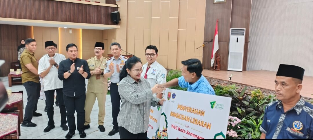 Pemkot Semarang Bagikan Paket Sembako