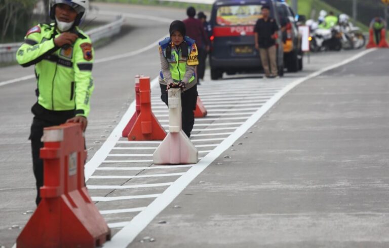 One Way di Tol Semarang–Solo