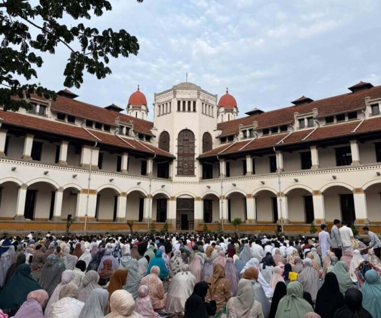 Salat Idulfitri di Lawang Sewu Semarang 