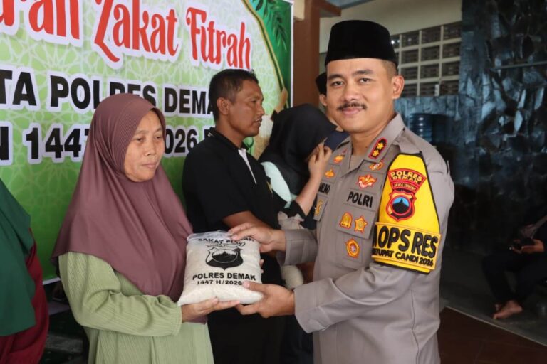 Polres Demak Salurkan Zakat Fitrah