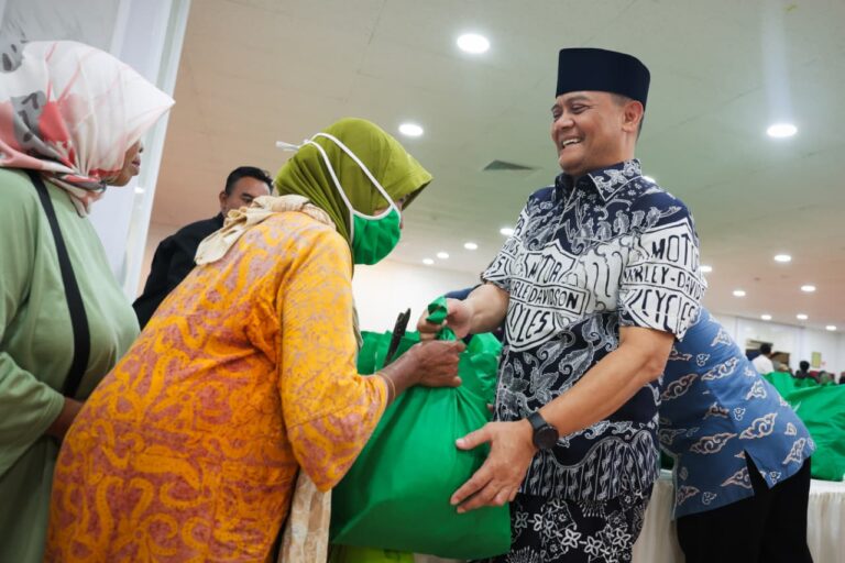 Pemprov Jateng Bagi Sembako