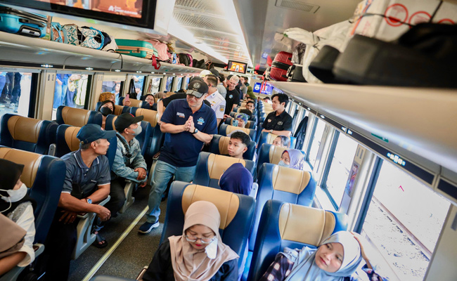 “Kalau Tidak Gratis, Mungkin Saya Tak Pulang”, Kisah Perantau Naik Kereta Mudik Gratis Jateng