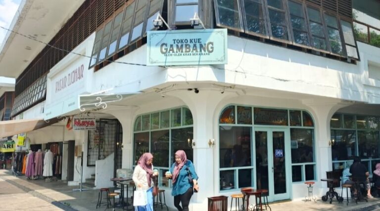 Toko Kue Gambang