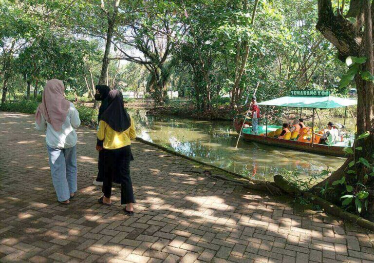Pengunjung Semarang Zoo