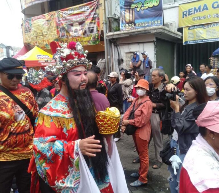 Kirab Budaya Ho Tek Tjing Shin