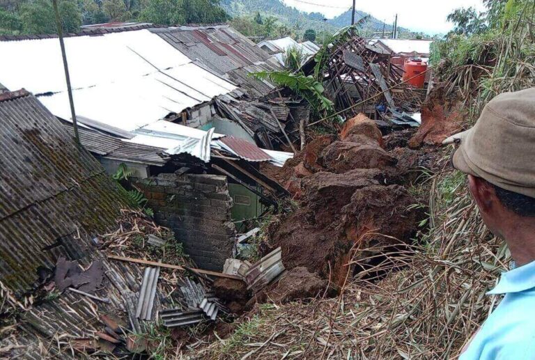 Longsor di Lereng Gunung Slamet Purbalingga