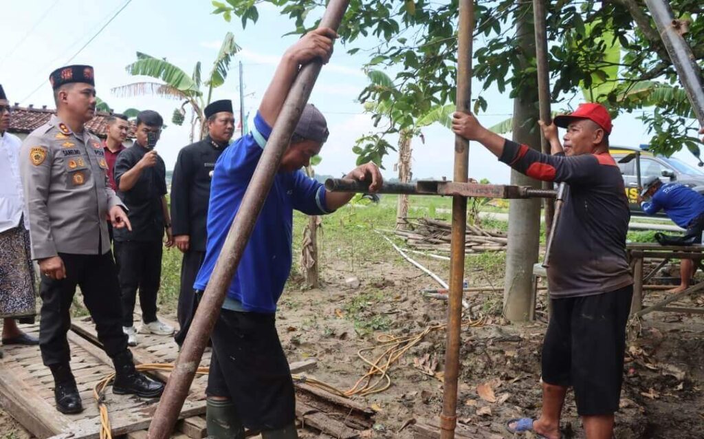 Pembangunan sumur bor di Trimulyo Demak