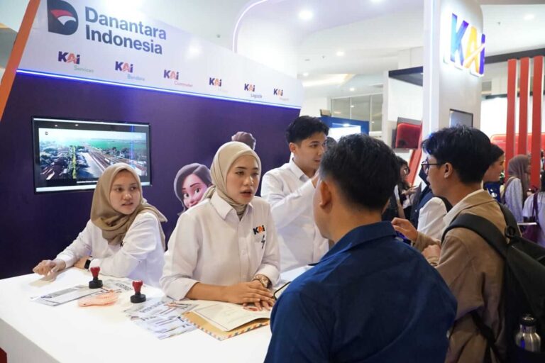 Booth KAI di Job Fair UNDIP