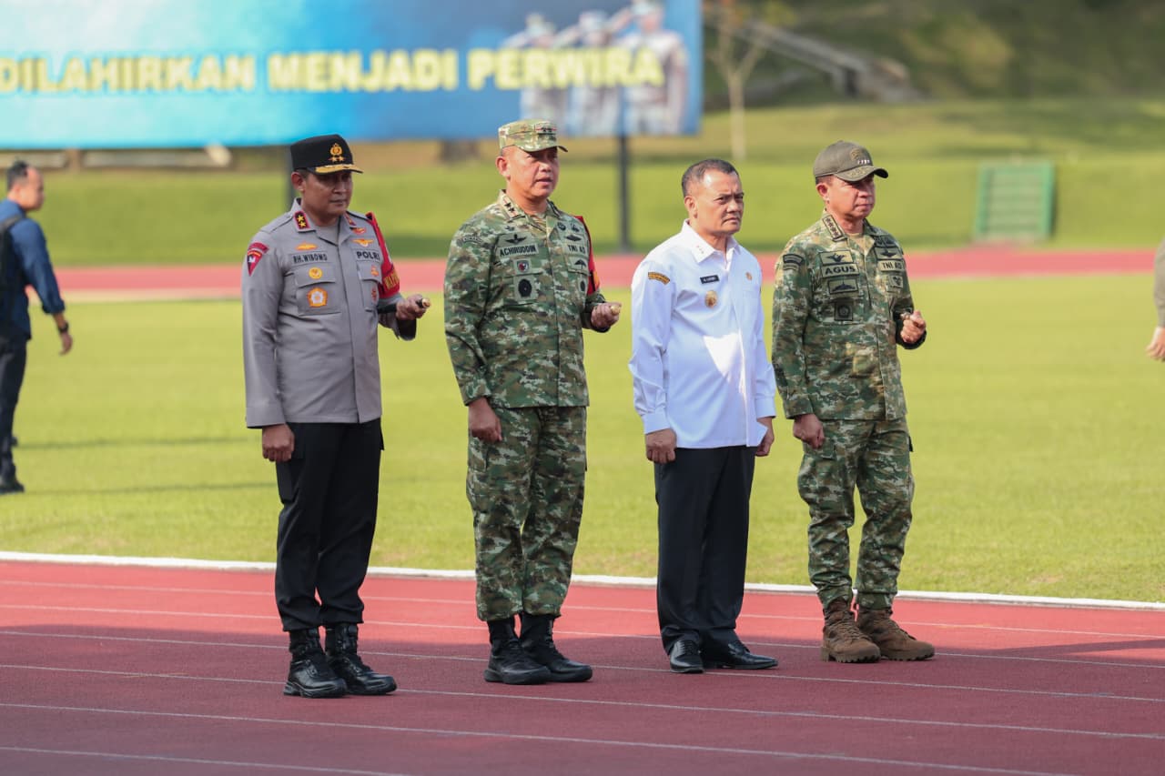 Gubernur Ahmad Luthfi