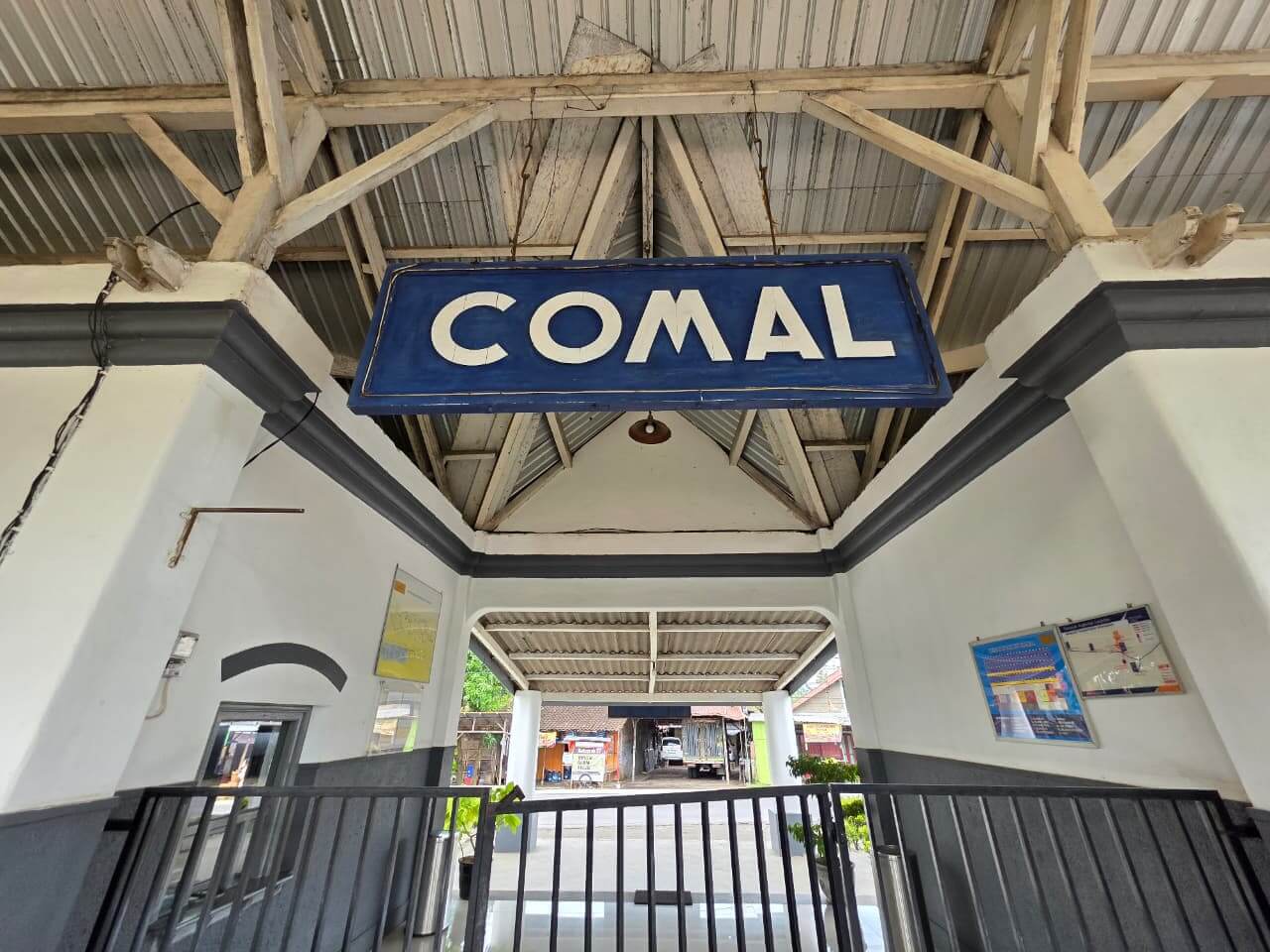 Stasiun Comal