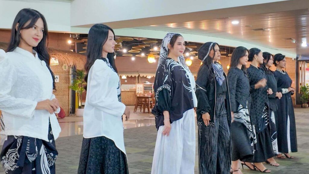 Fashion show di Bandara Ahmad Yani Semarang