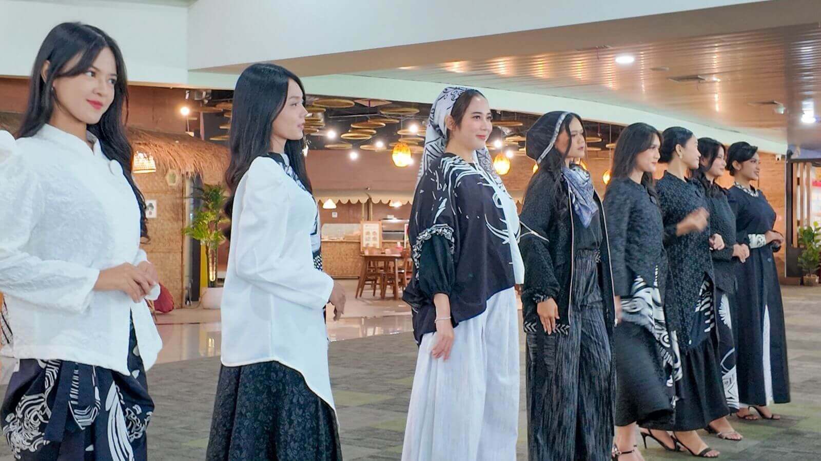 Fashion show di Bandara Ahmad Yani Semarang
