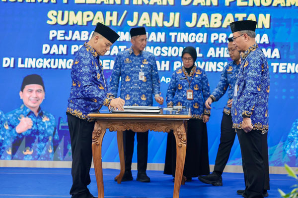 Perkuat Layanan Publik, Gubernur Luthfi Lantik 27 Pejabat Pemprov Jateng