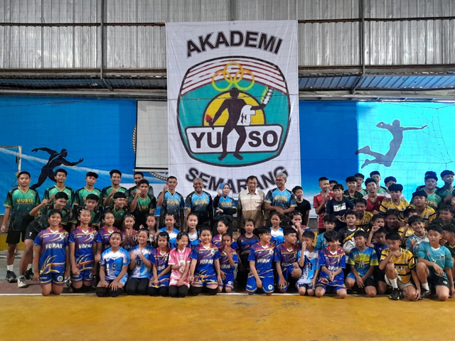 Perkuat Pembinaan Atlet Muda, Akademi Bola Voli Yuso Semarang Resmi Dibuka di GOR Vopas