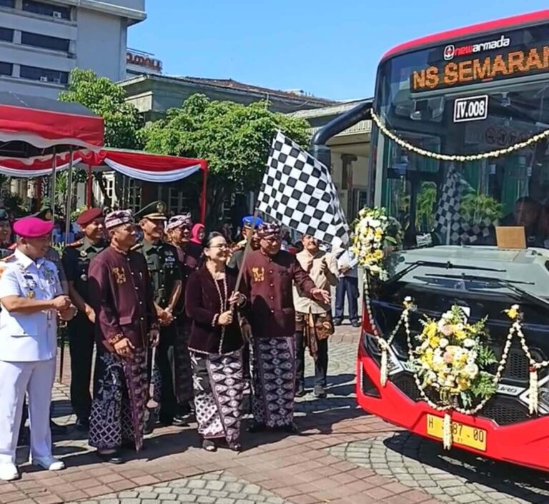 Pelepasan unit bus baru Trans Semarang