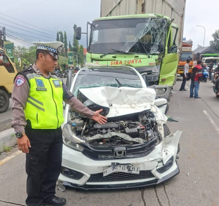 Kecelakaan Karambol di Turunan Exit Bawen