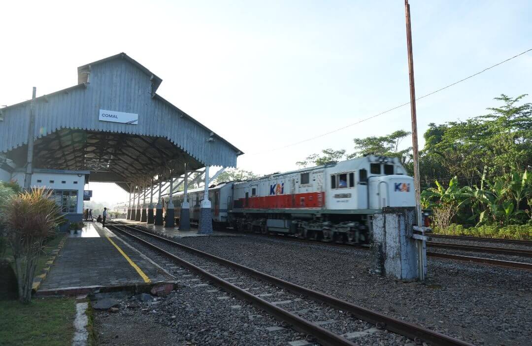 Stasiun Comal