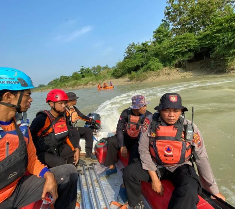 Pencarian Pemburu Biawak Hanyut di Sungai Lusi