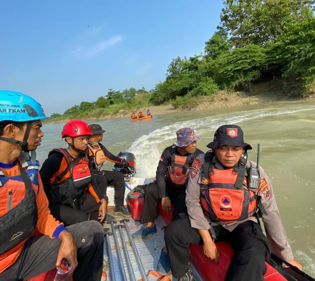 Pencarian Pemburu Biawak Hanyut di Sungai Lusi