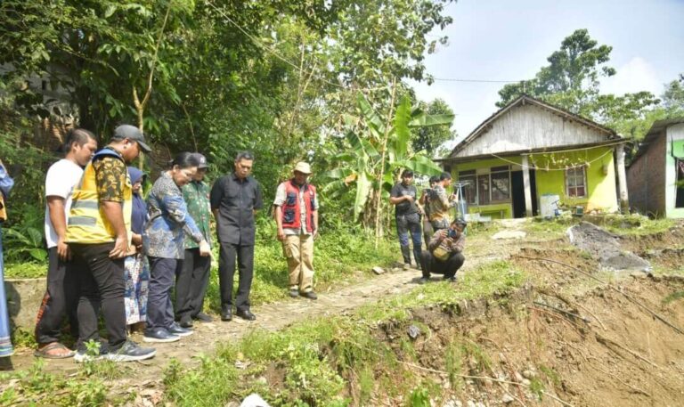 Longsor Kalialang Semarang