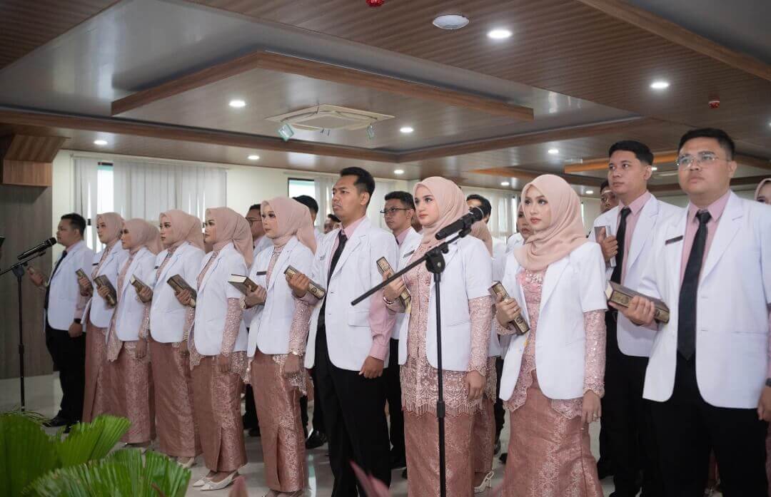 FK Unwahas Ambil Sumpah Dokter ke-15