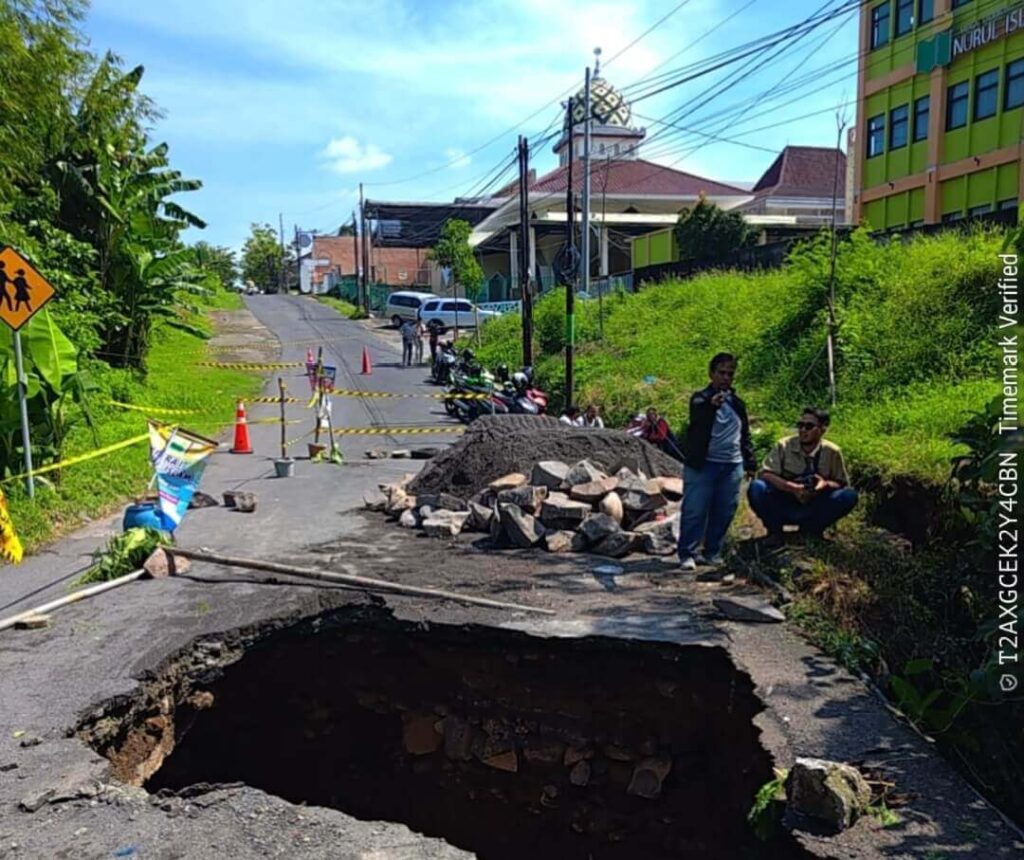 Penanganan Jembatan Ambles di Purwoyoso