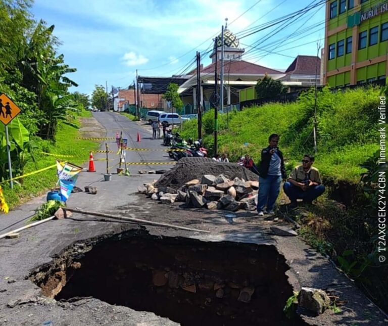 Penanganan Jembatan Ambles di Purwoyoso