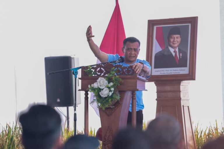 Gubernur Ahmad Luthfi