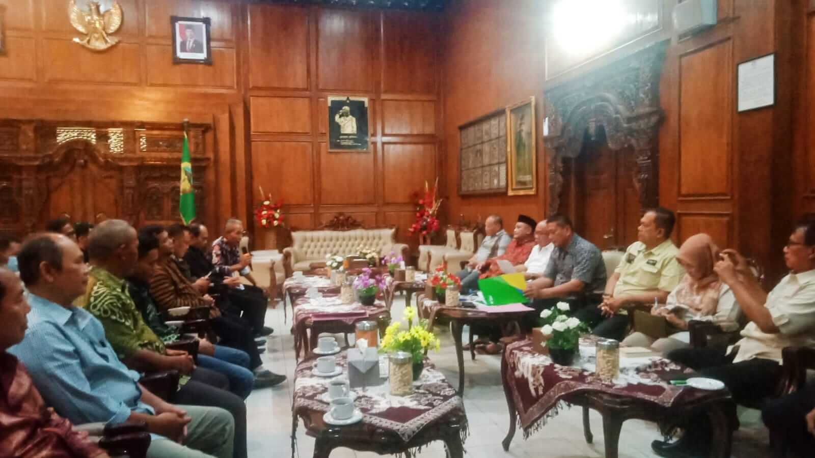 Warga Banjaranyar audiensi dengan Bupati Banyumas