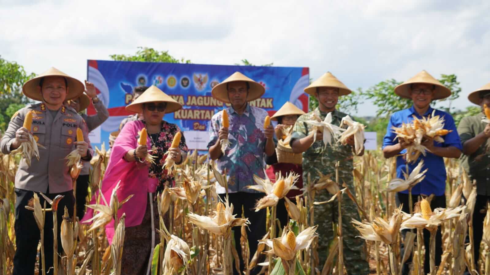 Bupati Gunungkidul dan Forkopimda Ikuti Panen Raya Jagung Nasional