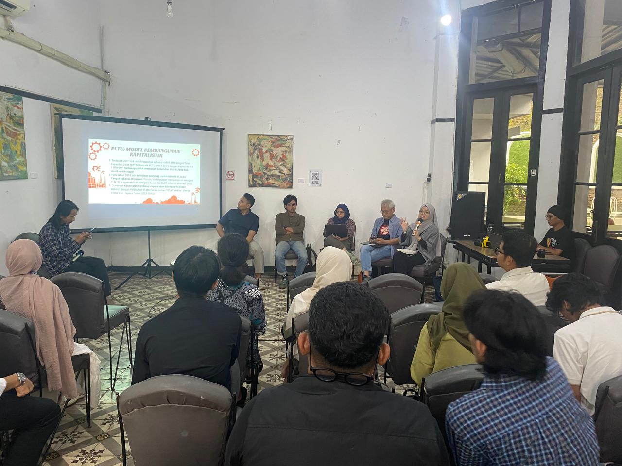 Diskusi publik AJI Kota Semarang