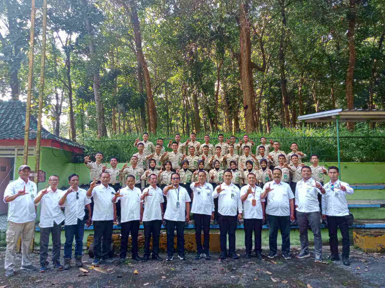 Perhutani Mantingan Lepas Siswa PKL SMK Kehutanan Negeri Pekanbaru