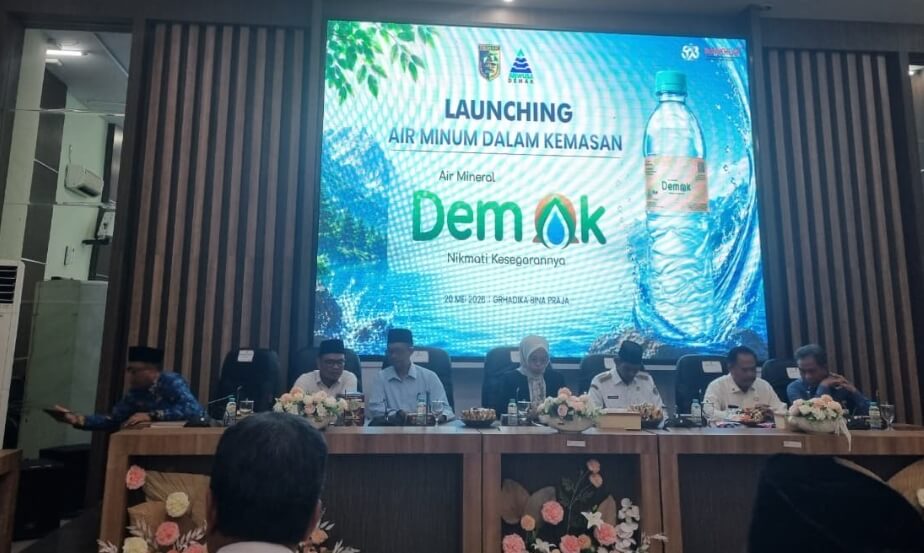 Launching air minum "Demak"